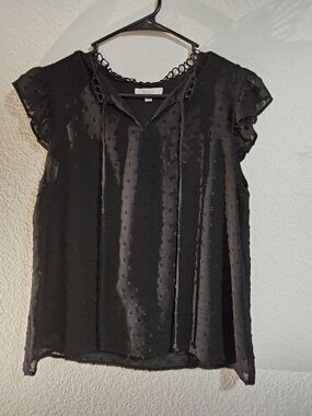 Sage & Citrus Black Textured Cap-Sleeve Blouse with V-Neck